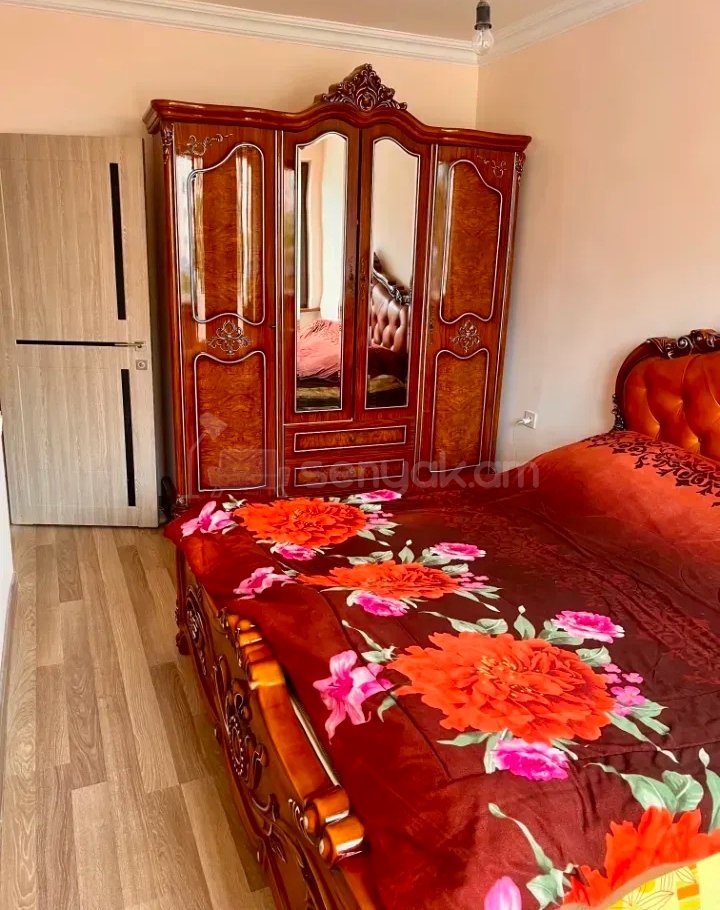 3 Սենյականոց Բնակարան Քարե Շենքում, 77քմ, 2/5 հարկ, Կապիտալ Վերանորոգված