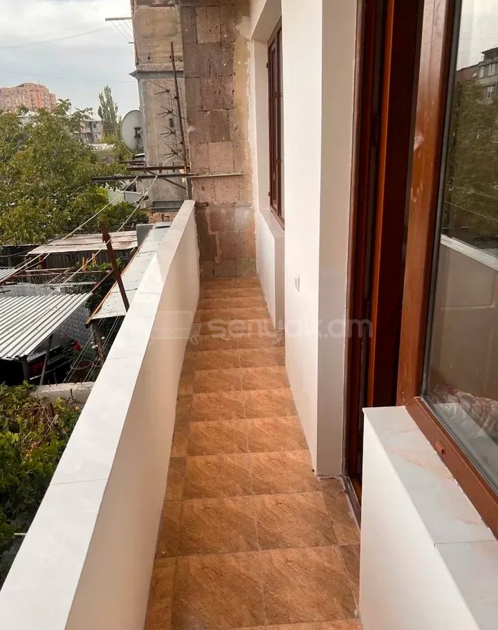 3 Սենյականոց Բնակարան Քարե Շենքում, 77քմ, 2/5 հարկ, Կապիտալ Վերանորոգված