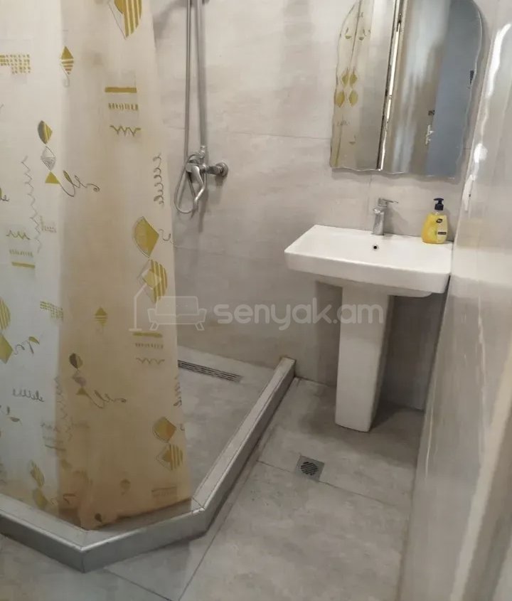 3 Սենյականոց Բնակարան Քարե Շենքում, 82քմ, 9/14 հարկ, Նորմալ Վիճակում, Կահավորված, Արևկող