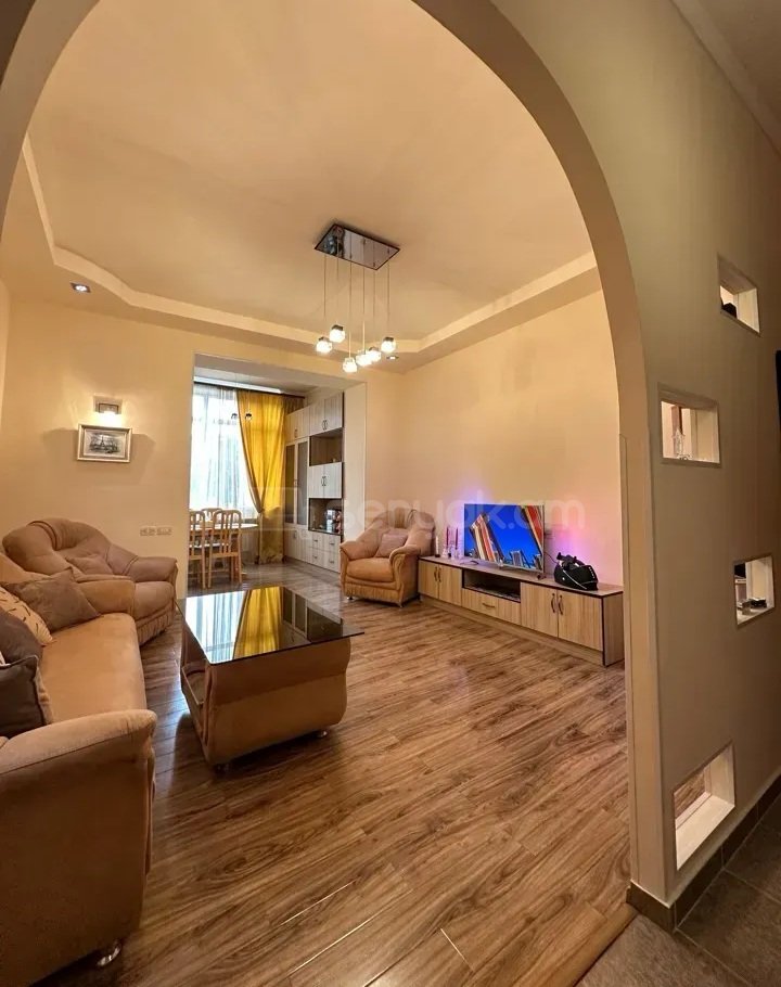 3 Սենյականոց Բնակարան Քարե Շենքում, 78քմ, 4/4 հարկ, Կապիտալ Վերանորոգված, Կահավորված
