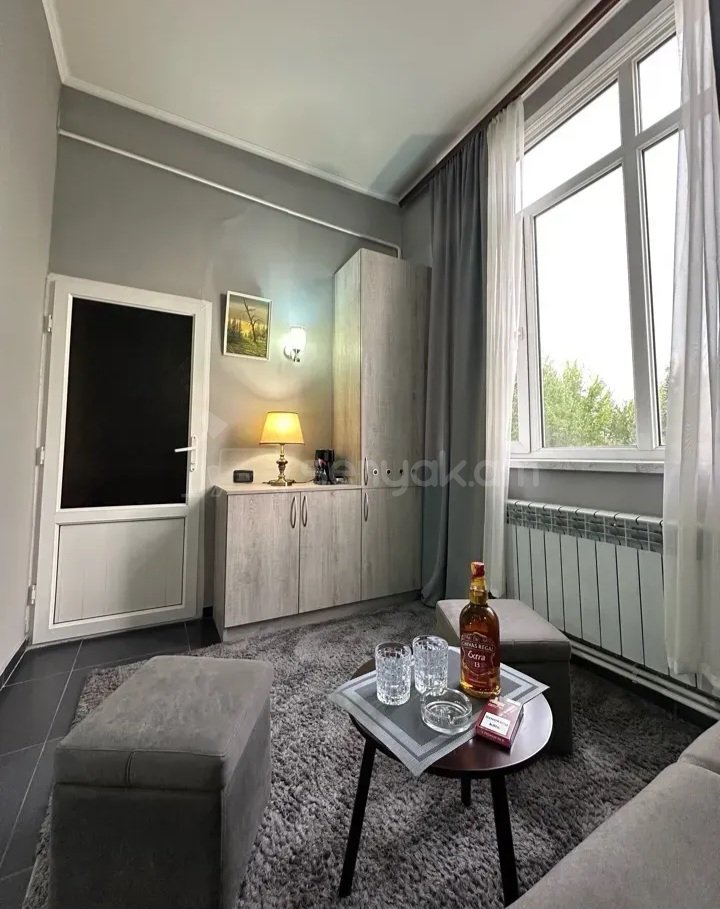 3 Սենյականոց Բնակարան Քարե Շենքում, 78քմ, 4/4 հարկ, Կապիտալ Վերանորոգված, Կահավորված