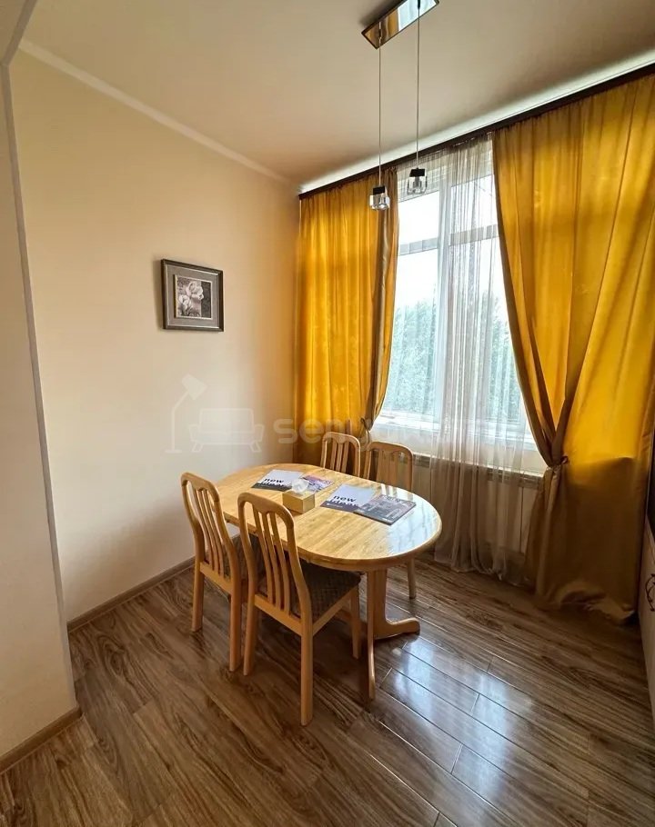 3 Սենյականոց Բնակարան Քարե Շենքում, 78քմ, 4/4 հարկ, Կապիտալ Վերանորոգված, Կահավորված