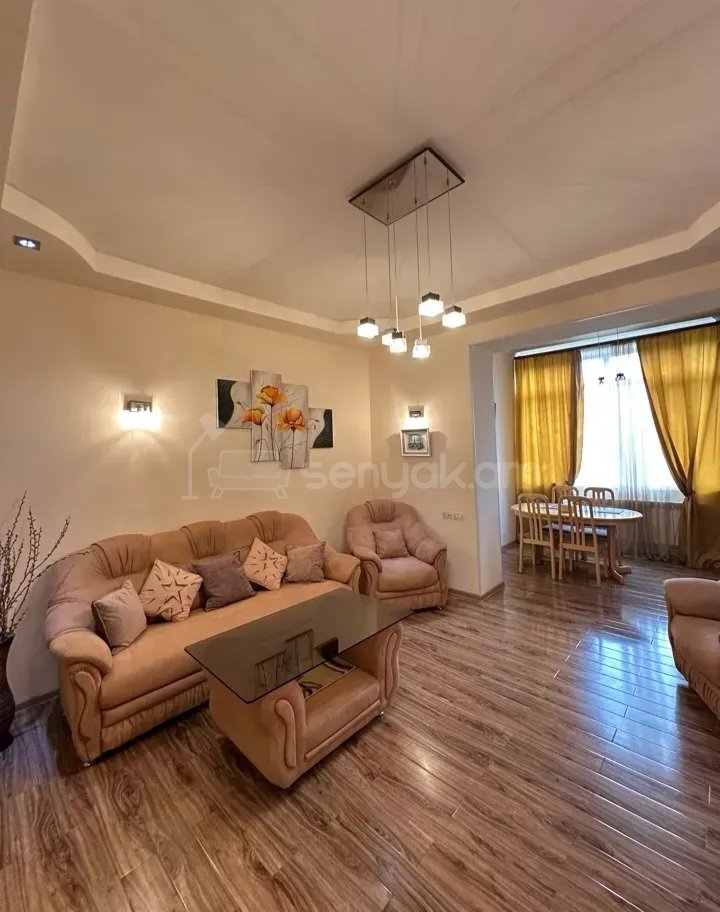 3 Սենյականոց Բնակարան Քարե Շենքում, 78քմ, 4/4 հարկ, Կապիտալ Վերանորոգված, Կահավորված
