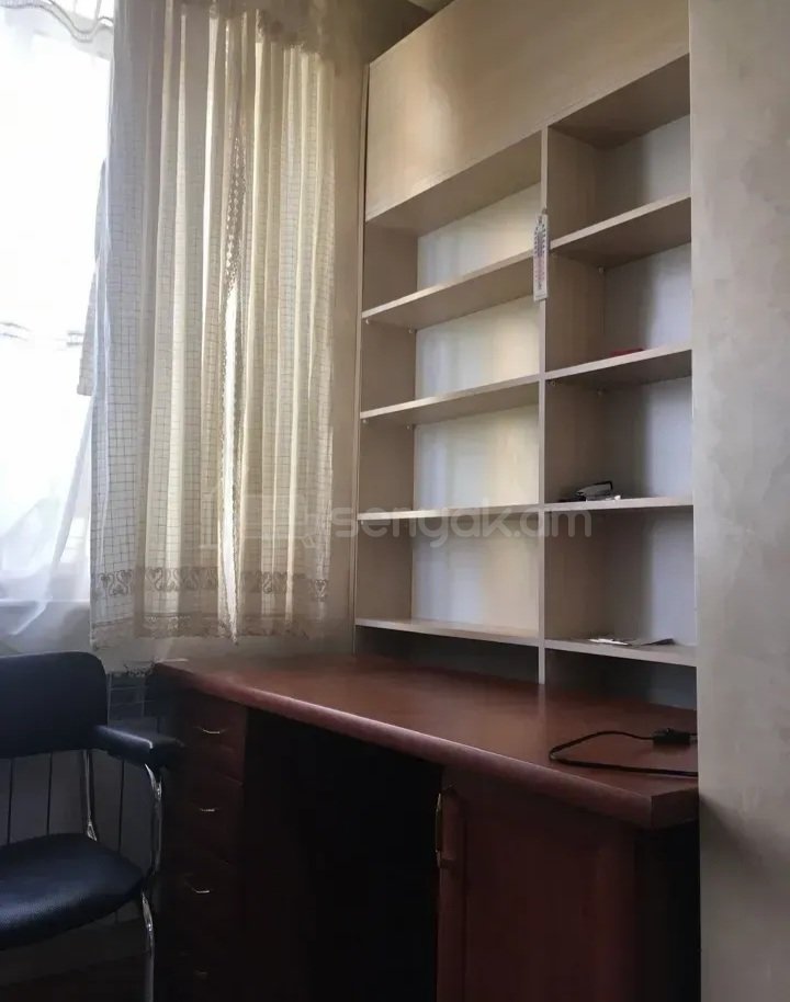 1 Սենյականոց Բնակարան Քարե Շենքում, 47քմ, 5/5 հարկ, Կապիտալ Վերանորոգված, Կահավորված