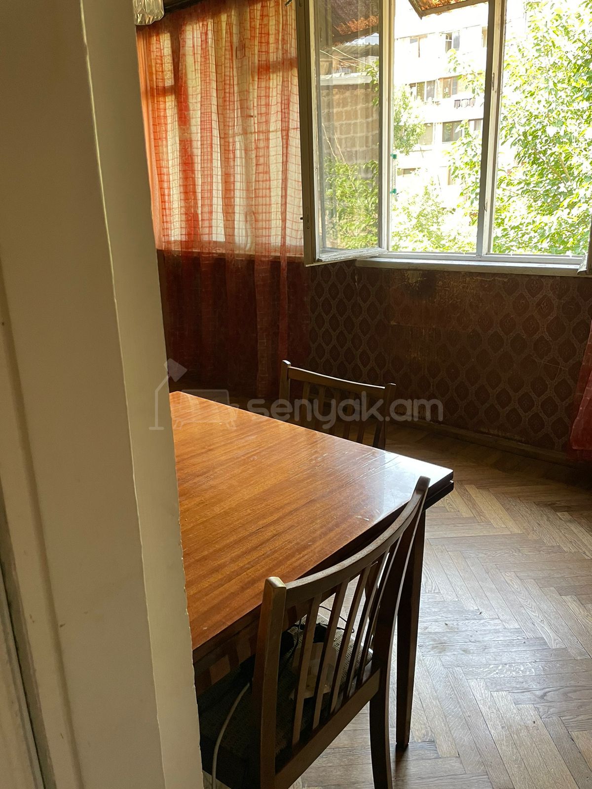 4 Սենյականոց Բնակարան Քարե Շենքում, 120քմ, 5/5 հարկ, Պետական Վիճակում