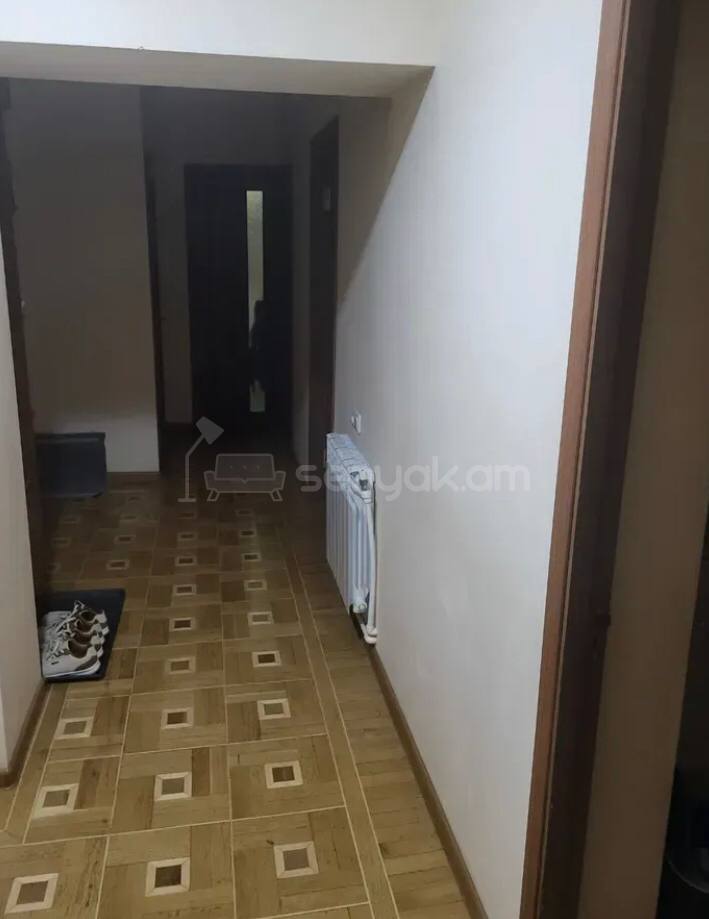 4 Սենյականոց Բնակարան Քարե Շենքում, 115քմ, 2/5 հարկ, Կապիտալ Վերանորոգված