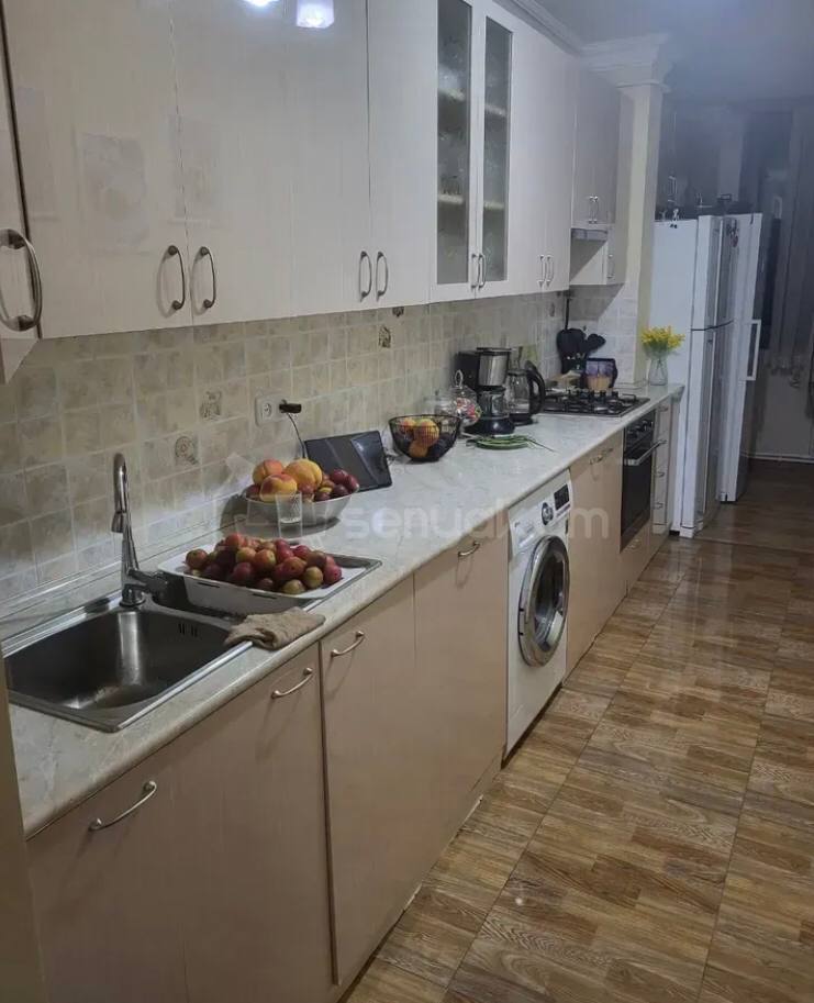 4 Սենյականոց Բնակարան Քարե Շենքում, 115քմ, 2/5 հարկ, Կապիտալ Վերանորոգված