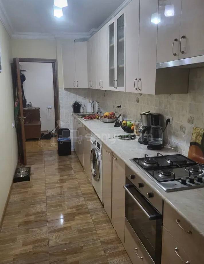 4 Սենյականոց Բնակարան Քարե Շենքում, 115քմ, 2/5 հարկ, Կապիտալ Վերանորոգված