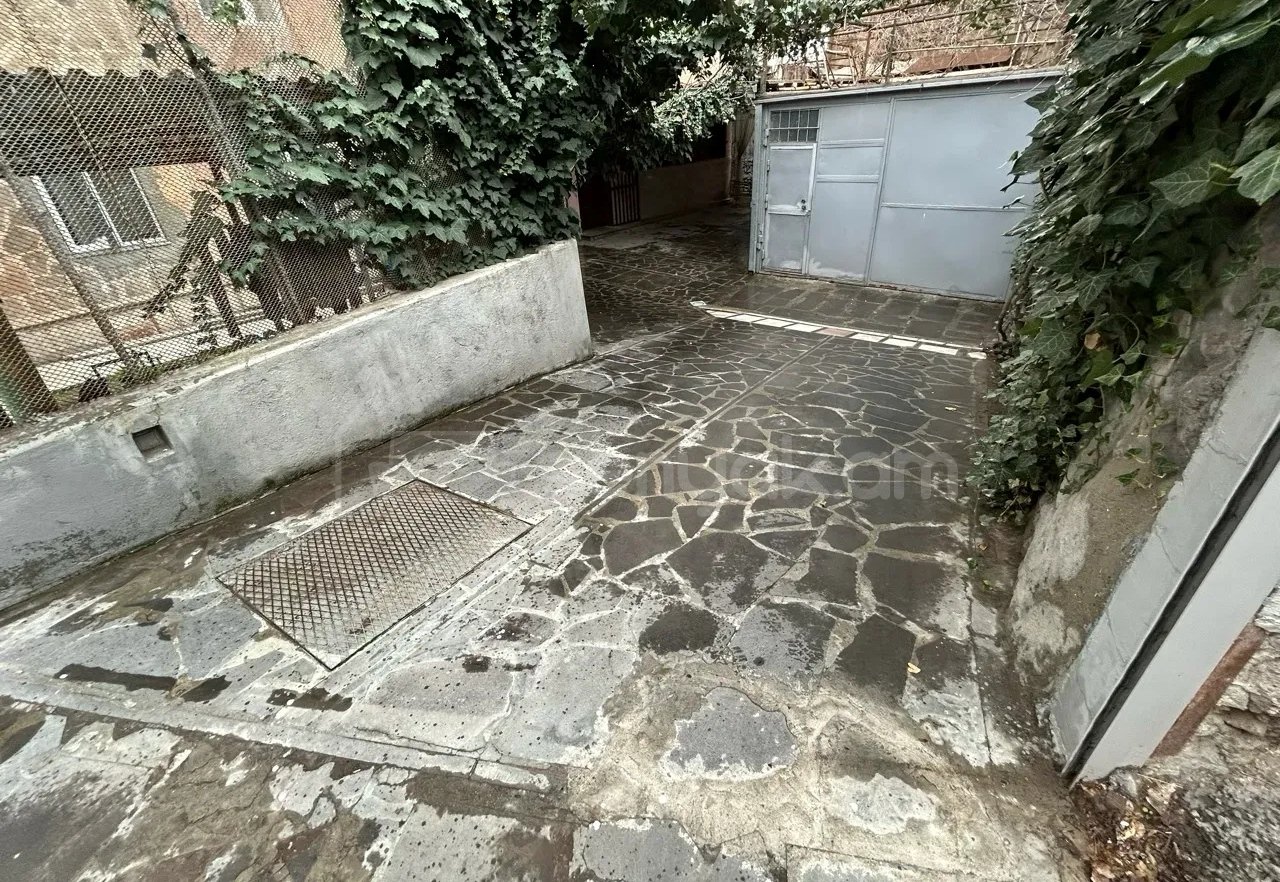 3 Սենյականոց Բնակարան, 80քմ, 1/9 հարկ, Նորմալ Վիճակում
