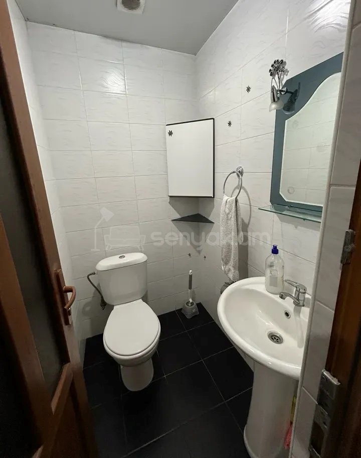3 Սենյականոց Բնակարան, 80քմ, 1/9 հարկ, Նորմալ Վիճակում