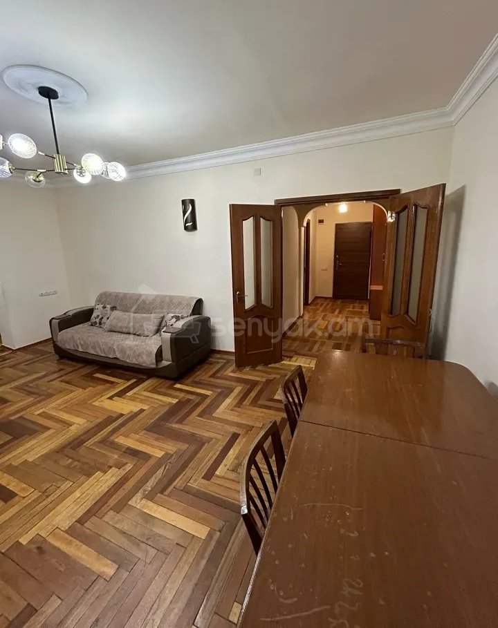 3 Սենյականոց Բնակարան, 80քմ, 1/9 հարկ, Նորմալ Վիճակում