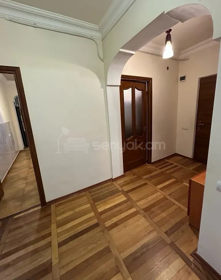 3 Սենյականոց Բնակարան, 80քմ, 1/9 հարկ, Նորմալ Վիճակում
