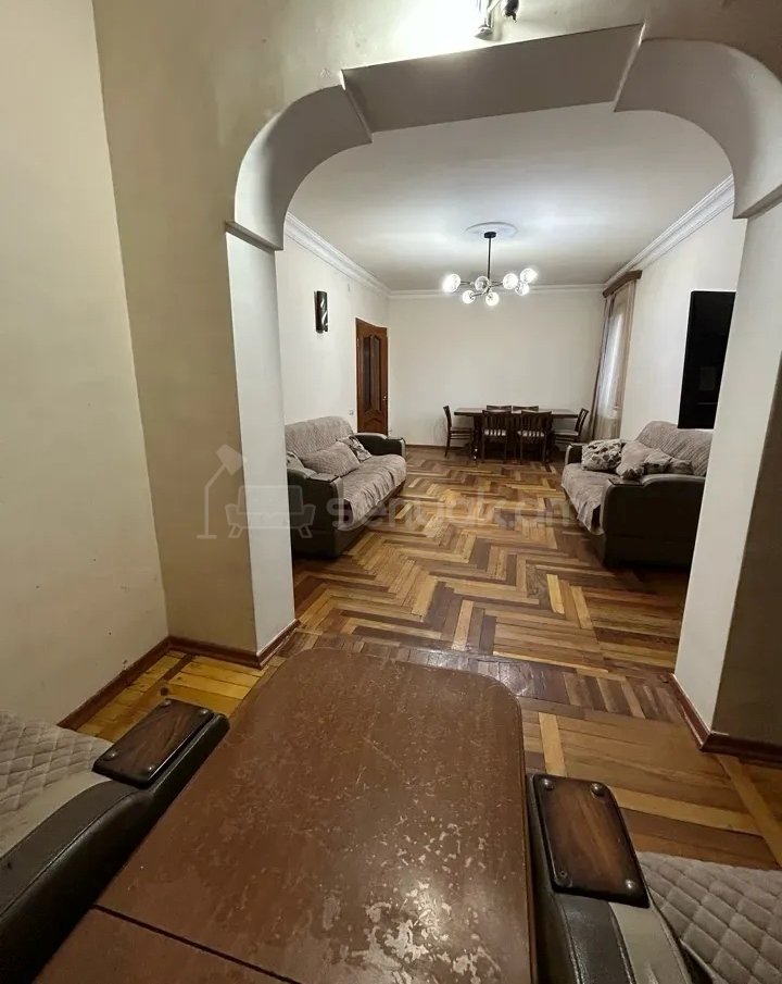 3 Սենյականոց Բնակարան, 80քմ, 1/9 հարկ, Նորմալ Վիճակում