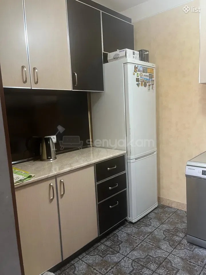 3 Սենյականոց Բնակարան Քարե Շենքում, 108քմ, 5/5 հարկ, Կապիտալ Վերանորոգված