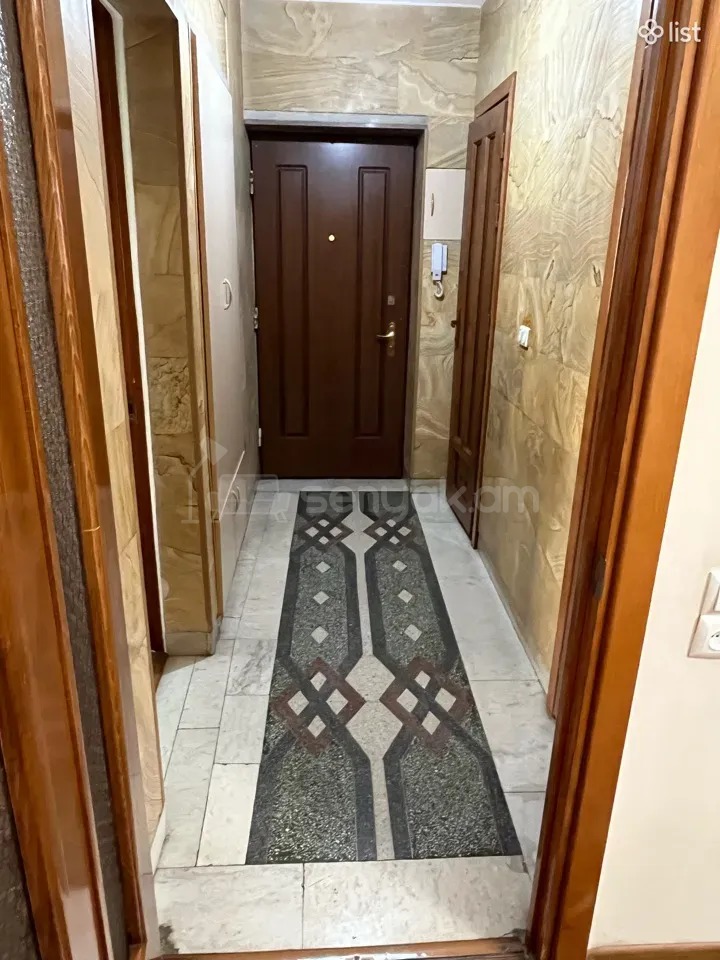 3 Սենյականոց Բնակարան Քարե Շենքում, 108քմ, 5/5 հարկ, Կապիտալ Վերանորոգված