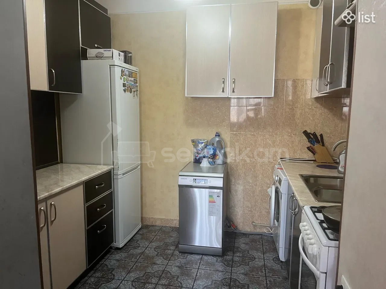 3 Սենյականոց Բնակարան Քարե Շենքում, 108քմ, 5/5 հարկ, Կապիտալ Վերանորոգված