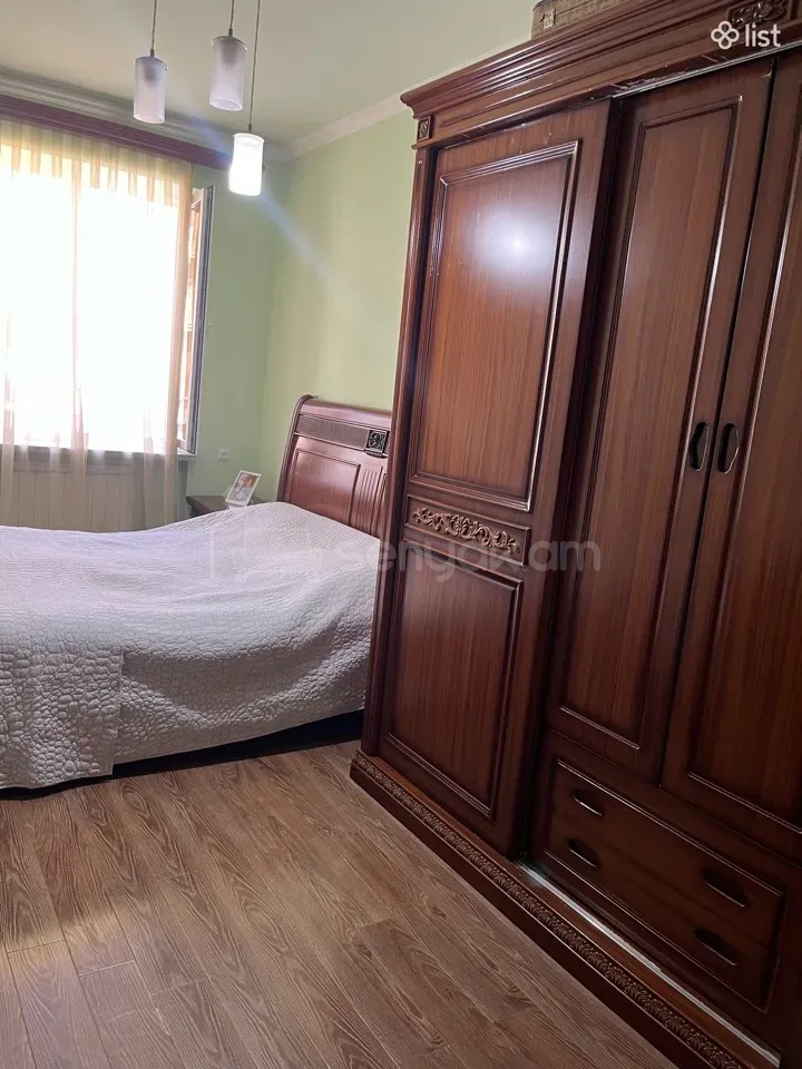 3 Սենյականոց Բնակարան Քարե Շենքում, 108քմ, 5/5 հարկ, Կապիտալ Վերանորոգված