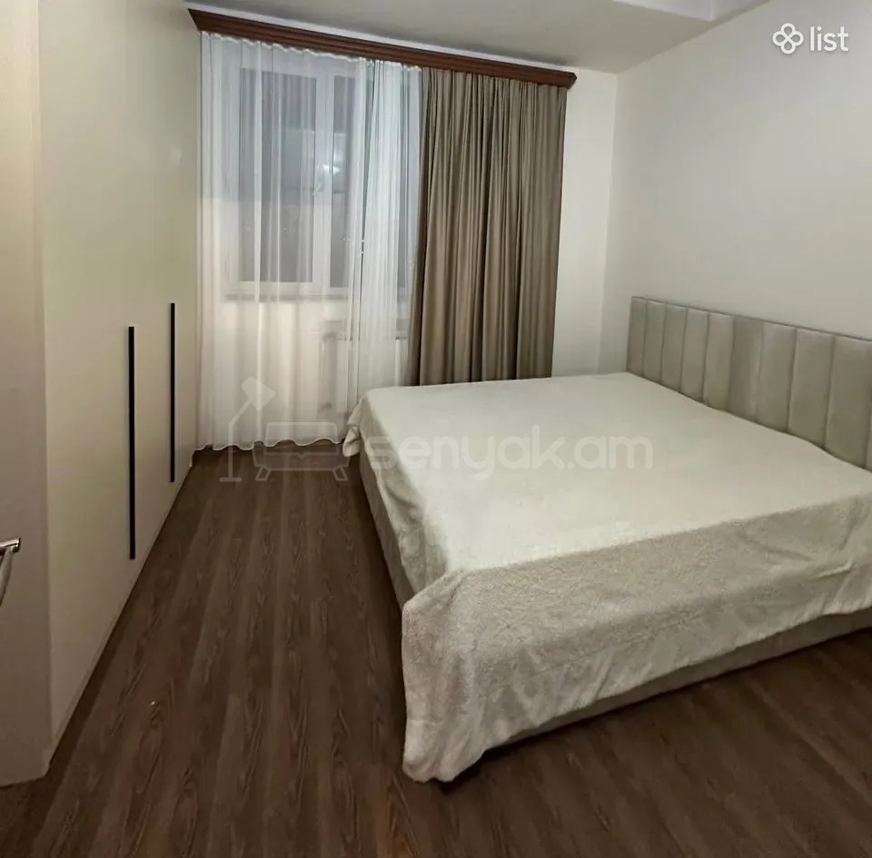3 Սենյականոց Բնակարան Քարե Շենքում, 108քմ, 5/5 հարկ, Կապիտալ Վերանորոգված
