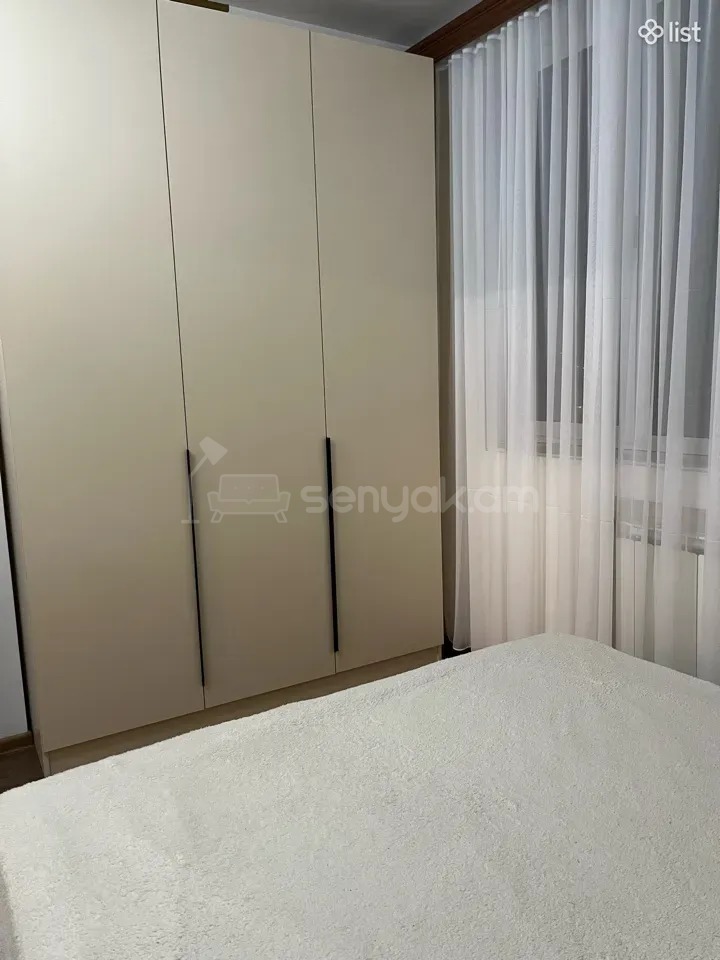 3 Սենյականոց Բնակարան Քարե Շենքում, 108քմ, 5/5 հարկ, Կապիտալ Վերանորոգված