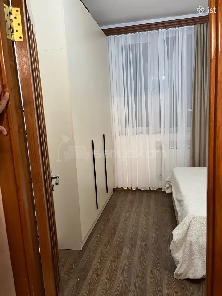 3 Սենյականոց Բնակարան Քարե Շենքում, 108քմ, 5/5 հարկ, Կապիտալ Վերանորոգված