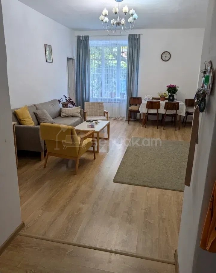 3 Սենյականոց Բնակարան Քարե Շենքում, 72քմ, 1/5 հարկ, Նորմալ Վիճակում