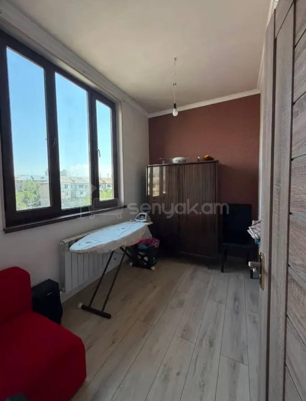 4 Սենյականոց Բնակարան Քարե Շենքում, 78քմ, 5/5 հարկ, Կապիտալ Վերանորոգված