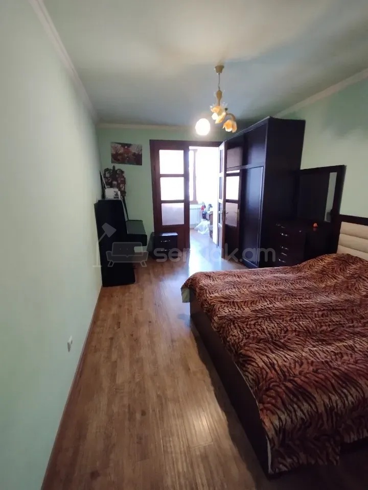 4 Սենյականոց Բնակարան Քարե Շենքում, 100քմ, 5/5 հարկ, Նորմալ Վիճակում