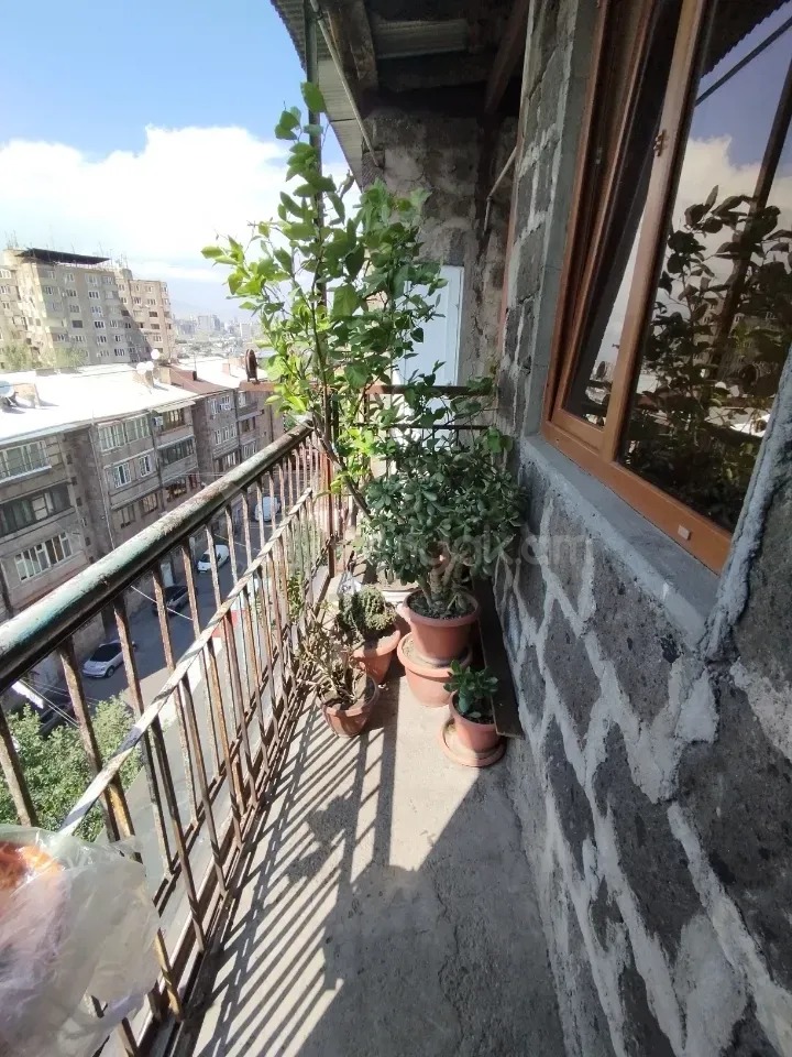 4 Սենյականոց Բնակարան Քարե Շենքում, 100քմ, 5/5 հարկ, Նորմալ Վիճակում