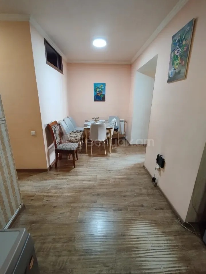 4 Սենյականոց Բնակարան Քարե Շենքում, 100քմ, 5/5 հարկ, Նորմալ Վիճակում