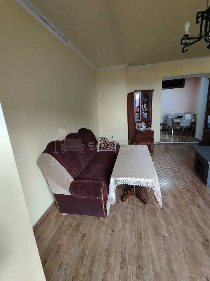 4 Սենյականոց Բնակարան Քարե Շենքում, 100քմ, 5/5 հարկ, Նորմալ Վիճակում