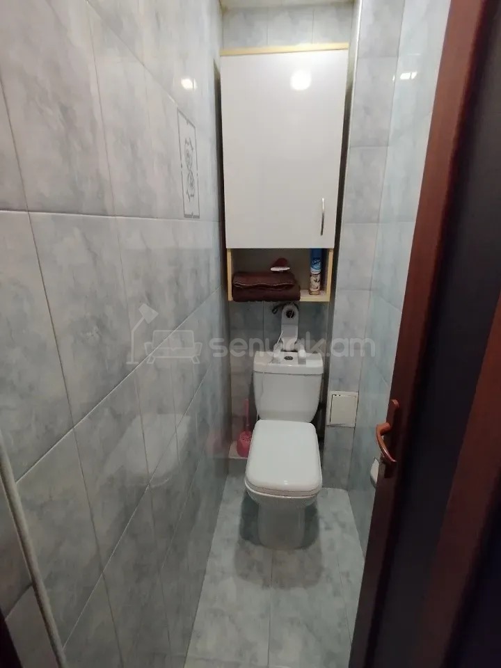 4 Սենյականոց Բնակարան Քարե Շենքում, 100քմ, 5/5 հարկ, Նորմալ Վիճակում