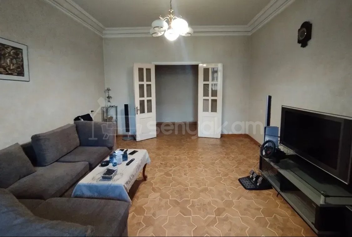 4 Սենյականոց Բնակարան Քարե Շենքում, 126քմ, 3/3 հարկ, Նորմալ Վիճակում