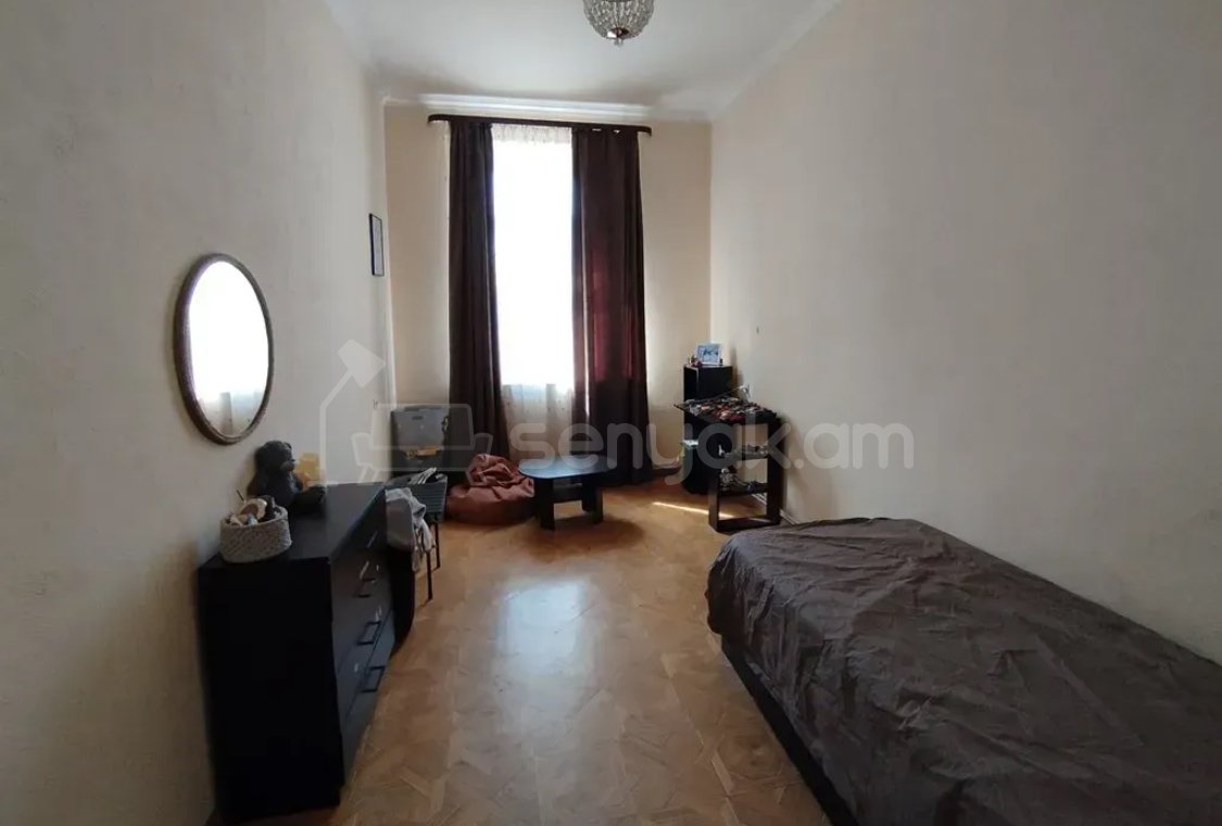 4 Սենյականոց Բնակարան Քարե Շենքում, 126քմ, 3/3 հարկ, Նորմալ Վիճակում