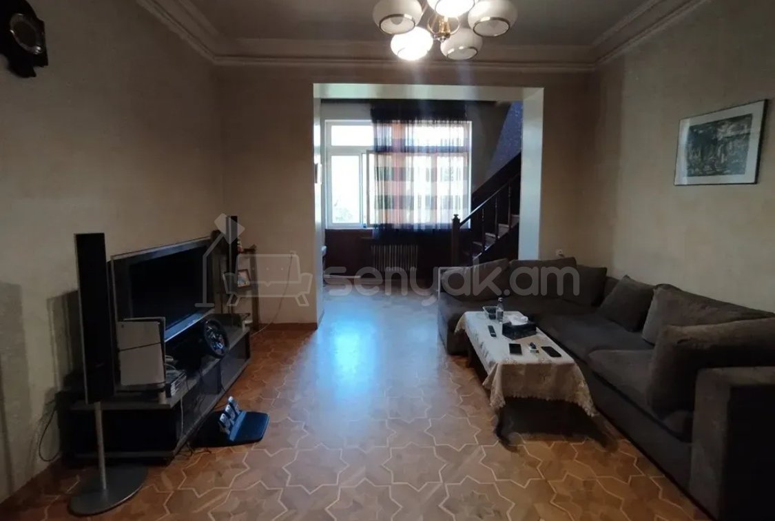 4 Սենյականոց Բնակարան Քարե Շենքում, 126քմ, 3/3 հարկ, Նորմալ Վիճակում