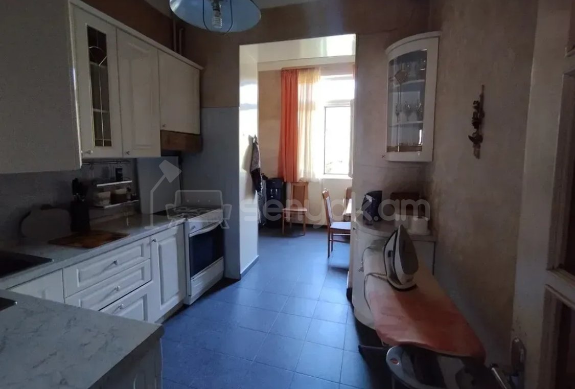 4 Սենյականոց Բնակարան Քարե Շենքում, 126քմ, 3/3 հարկ, Նորմալ Վիճակում