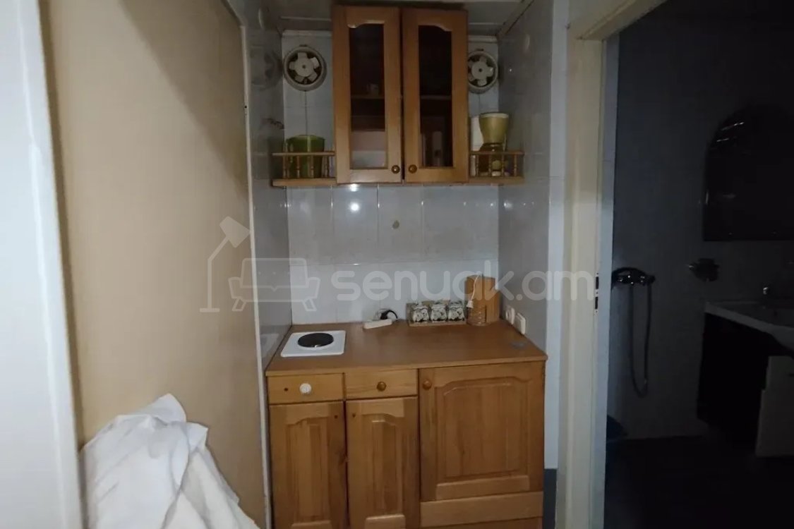 4 Սենյականոց Բնակարան Քարե Շենքում, 126քմ, 3/3 հարկ, Նորմալ Վիճակում