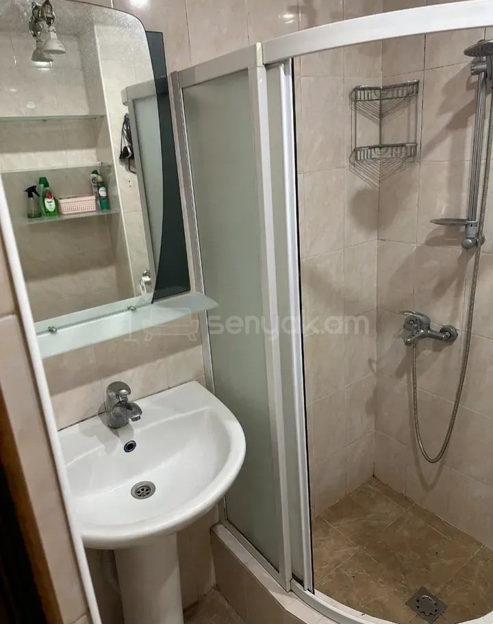 2 Սենյականոց Բնակարան Քարե Շենքում, 74քմ, 2/5 հարկ, Կապիտալ Վերանորոգված, Կահավորված