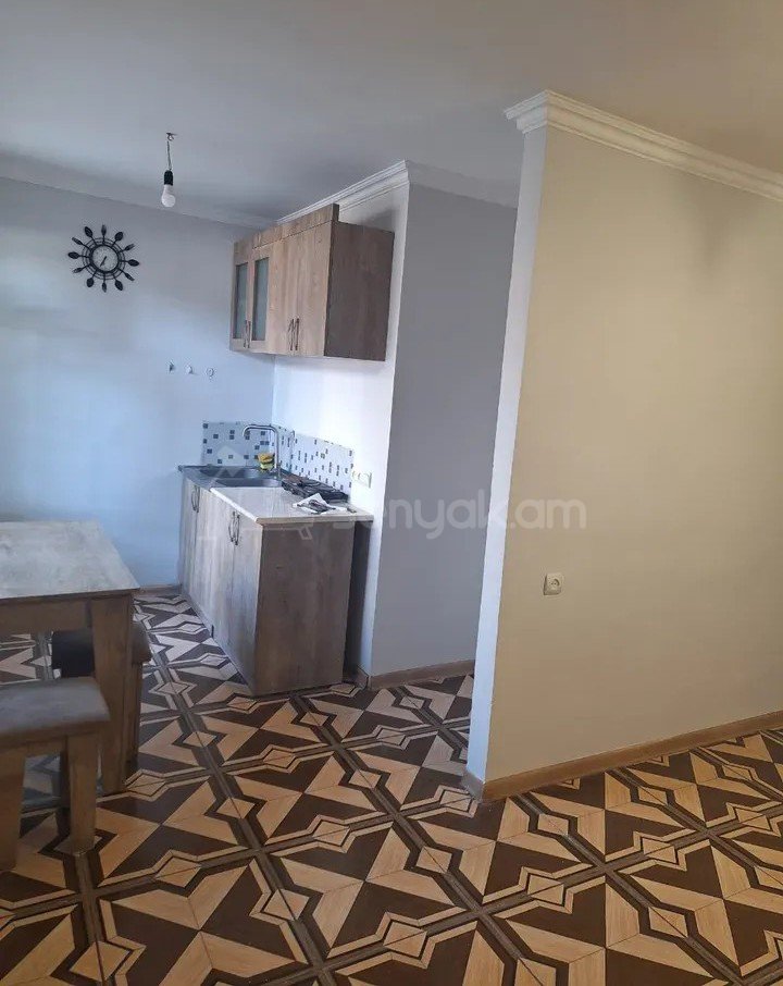 1 Սենյականոց Բնակարան Քարե Շենքում, 30քմ, 1/4 հարկ, Նորմալ Վիճակում