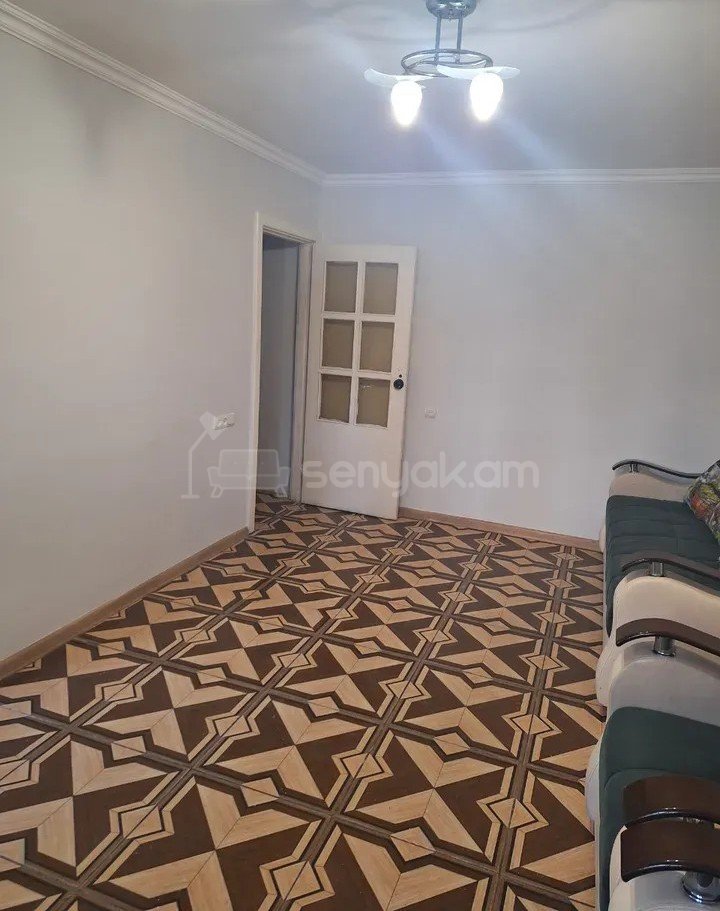 1 Սենյականոց Բնակարան Քարե Շենքում, 30քմ, 1/4 հարկ, Նորմալ Վիճակում