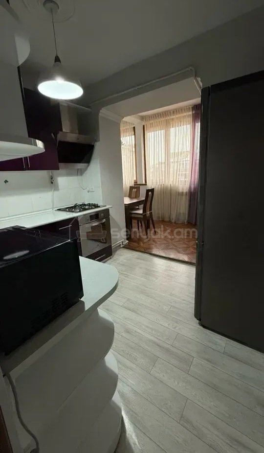 3 Սենյականոց Բնակարան Քարե Շենքում, 68քմ, 4/5 հարկ, Կապիտալ Վերանորոգված, Կահավորված