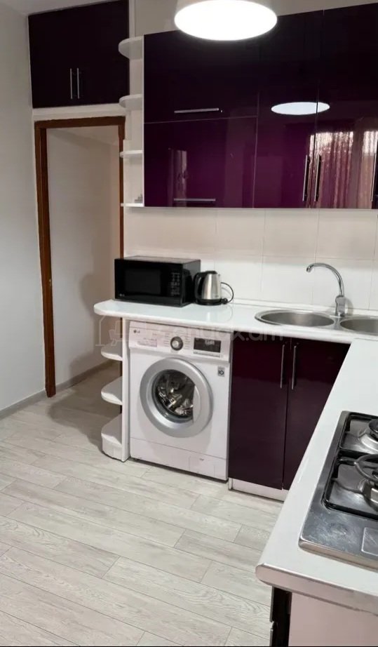 3 Սենյականոց Բնակարան Քարե Շենքում, 68քմ, 4/5 հարկ, Կապիտալ Վերանորոգված, Կահավորված