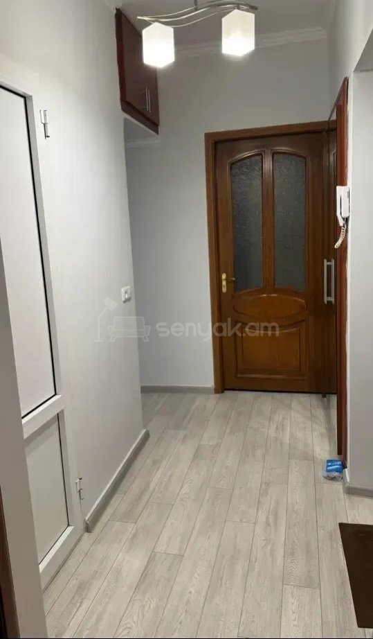 3 Սենյականոց Բնակարան Քարե Շենքում, 68քմ, 4/5 հարկ, Կապիտալ Վերանորոգված, Կահավորված