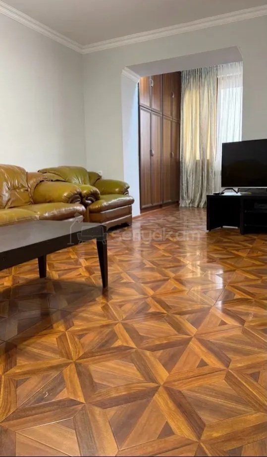3 Սենյականոց Բնակարան Քարե Շենքում, 68քմ, 4/5 հարկ, Կապիտալ Վերանորոգված, Կահավորված