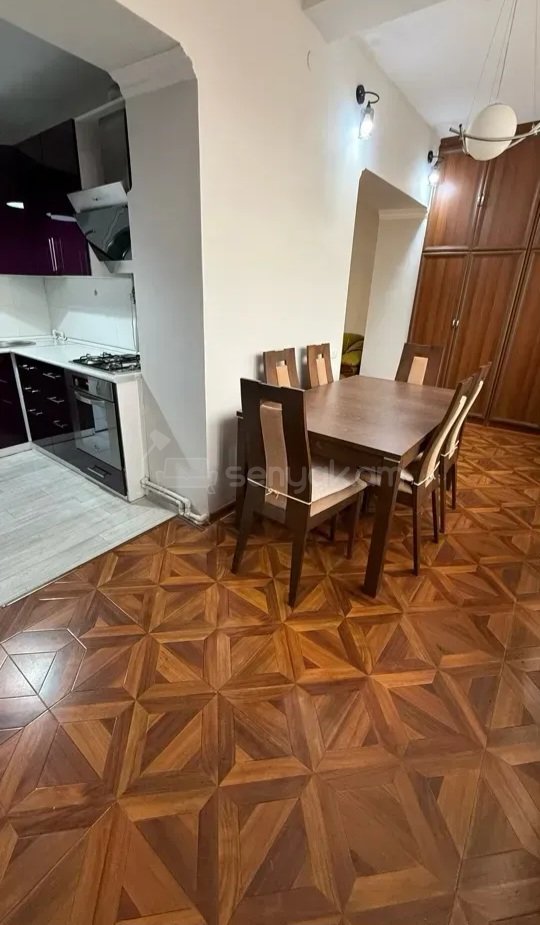 3 Սենյականոց Բնակարան Քարե Շենքում, 68քմ, 4/5 հարկ, Կապիտալ Վերանորոգված, Կահավորված