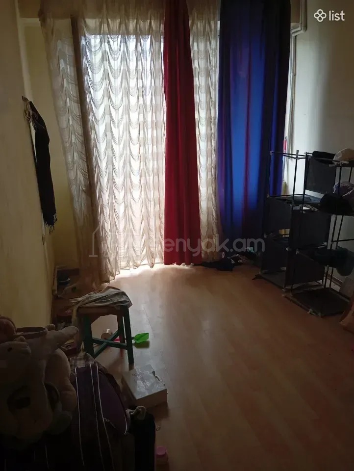 4 Սենյականոց Բնակարան Քարե Շենքում, 88քմ, 5/5 հարկ, Պետական Վիճակում