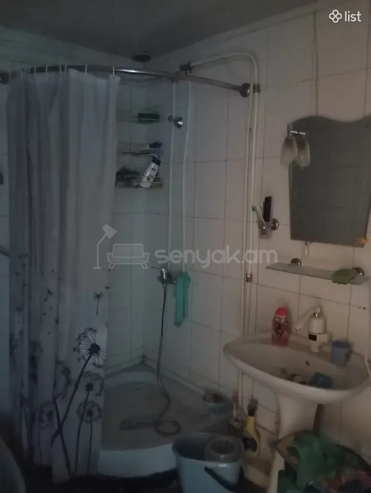 4 Սենյականոց Բնակարան Քարե Շենքում, 88քմ, 5/5 հարկ, Պետական Վիճակում