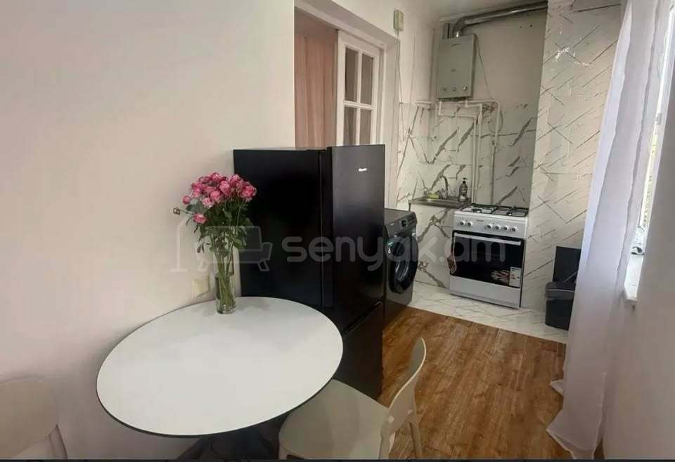2 Սենյականոց Բնակարան Քարե Շենքում, 46քմ, 5/5 հարկ, Կապիտալ Վերանորոգված