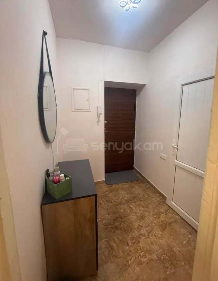 2 Սենյականոց Բնակարան Քարե Շենքում, 46քմ, 5/5 հարկ, Կապիտալ Վերանորոգված