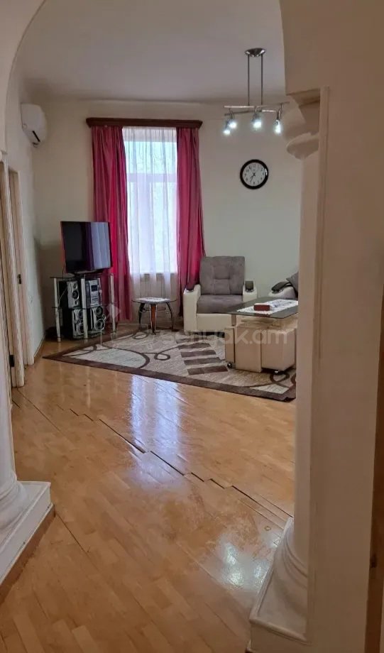 3 Սենյականոց Բնակարան Քարե Շենքում, 80քմ, 3/4 հարկ, Կապիտալ Վերանորոգված, Կահավորված