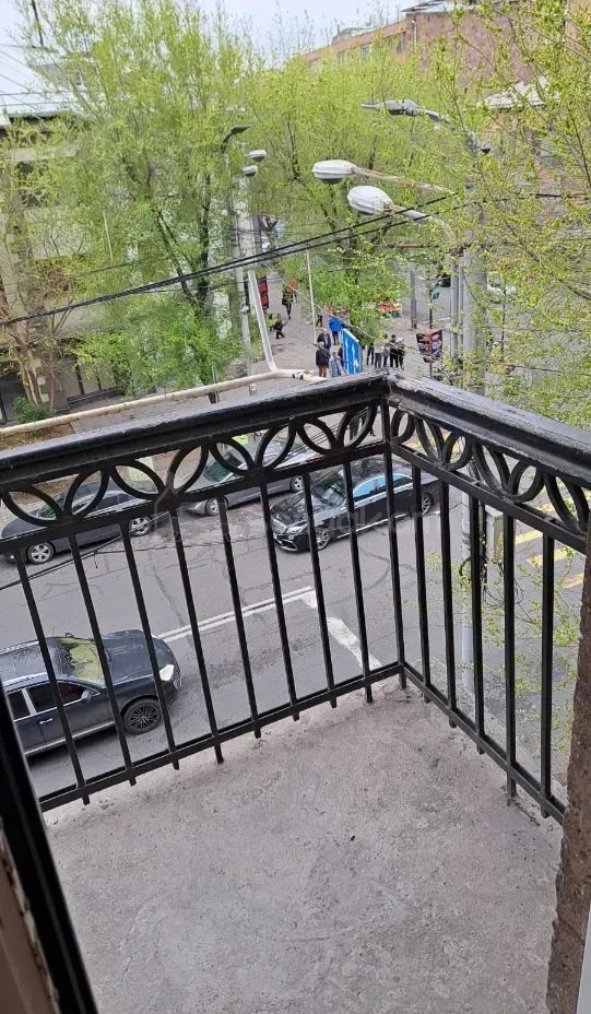 3 Սենյականոց Բնակարան Քարե Շենքում, 80քմ, 3/4 հարկ, Կապիտալ Վերանորոգված, Կահավորված